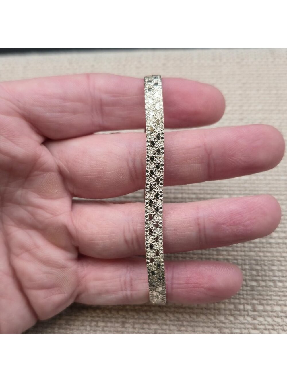 7.5 Inch Sterling Silver Textured Diamond Cut Filigree Pattern Flat Bracelet B15